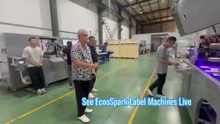 Un client visite l'usine EcooSpark