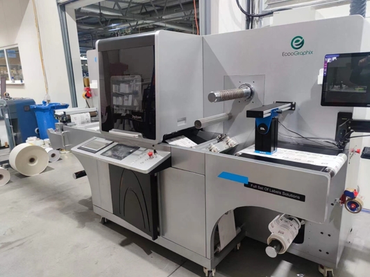 Machine d'impression d'étiquettes numériques pour l'estampage et le vernis des feuilles d'étiquettes en rouleau à rouleau