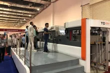 Aluminium de papier de plateau emboutissant la machine de découpage avec le dépouillement