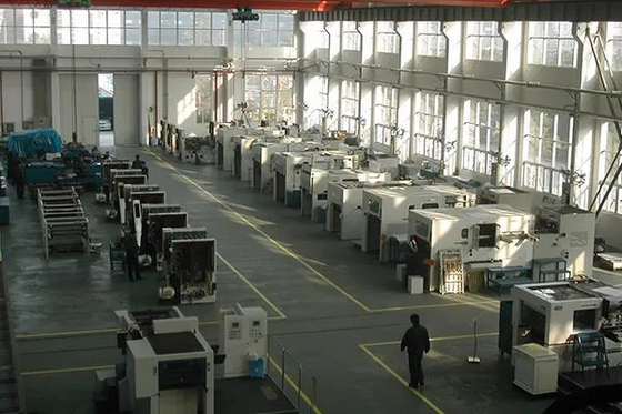 Type aluminium de plateau emboutissant la machine de découpage avec la lame en acier