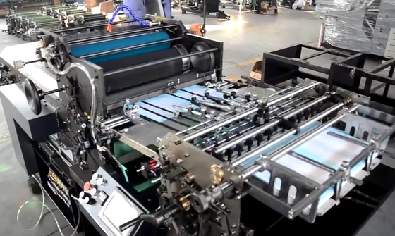 Machine automatique à vernis UV à grande vitesse pour l'impression et l'emballage Ecoo CF-620A