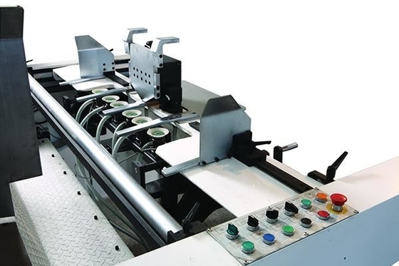 Machine de découpage de boîte ondulée complètement automatique avec le dépouillement