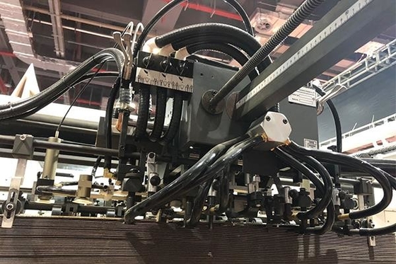 Machine de découpage de boîte ondulée automatique de 1650 x de 1200mm avec le dépouillement
