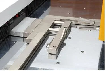 Machine de dénudage automatique à double guide EcooGraphix pour l'emballage