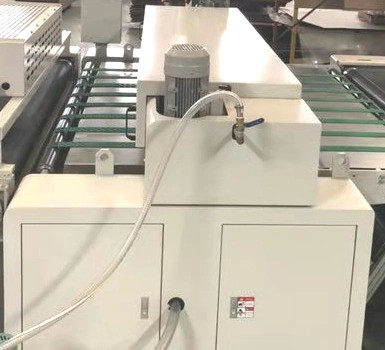 Machine de glaçage de polissage de vernis UV automatique pour le carton