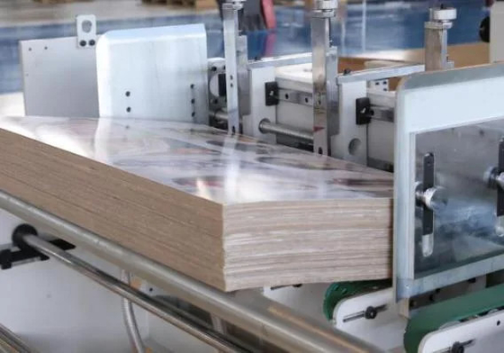 Machine de glaçage de polissage de vernis UV automatique pour le carton