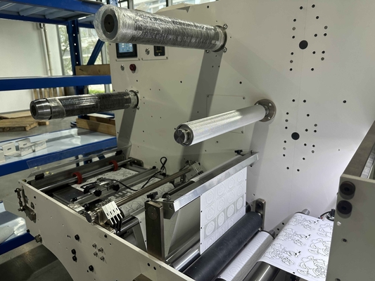 Rouleau numérique intelligent pour rouler la machine de découpe et de rembobinage d'étiquettes