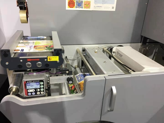 Améliorateur automatique d'étiquettes numériques