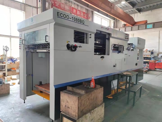 Machine à découper à la matrice à plat entièrement automatique avec élimination des déchets