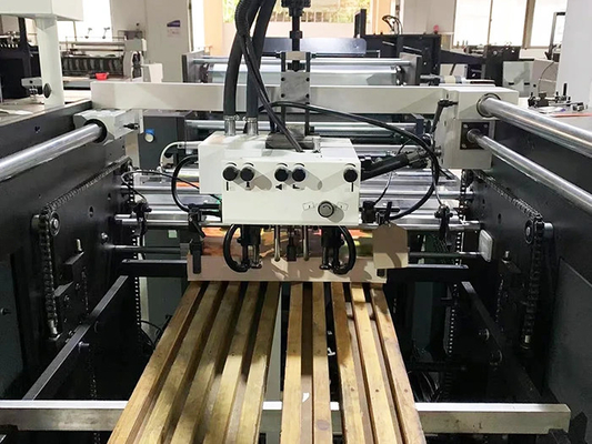 Machine de revêtement UV automatique de haute qualité de 6000 feuilles/heure