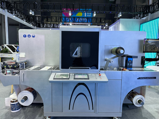 Machine d'impression d'étiquettes numériques à rouleaux pour l'estampage et le vernis des feuilles