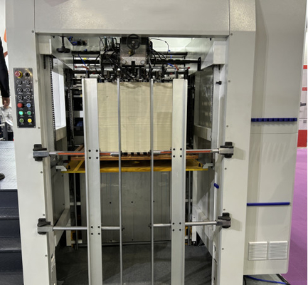 Machine automatique de découpe et de creusement à la matrice avec dispositif de décapage automatique