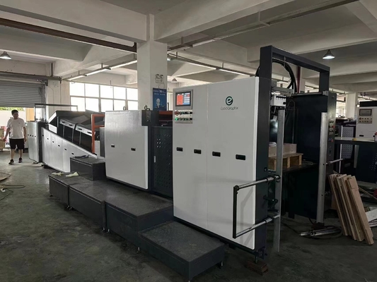 Machine automatique de revêtement et de vitrage de vernis UV pour carton