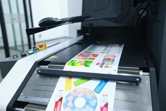 Machine d'impression et de vernis UV multicolore à étiquette numérique hybride
