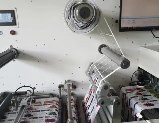 Machine de découpe d'étiquettes numériques à rouleau à rouleau avec option de stratification 27 M/min