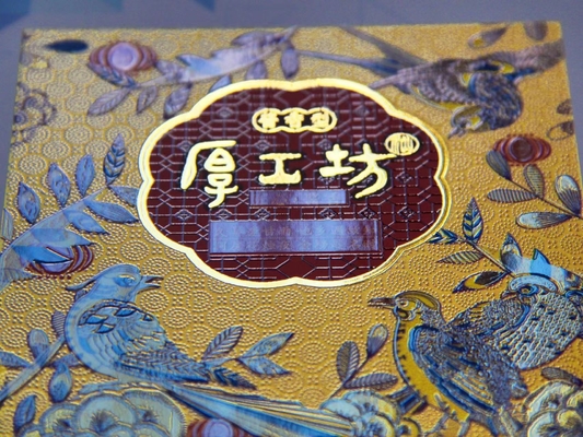 Machine d'impression d'étiquettes numériques à rouleaux à rouleaux de papier d'estampage et de vernis