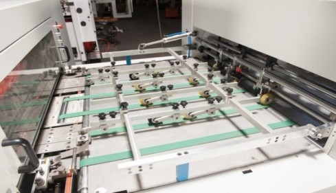 Max. Machine à découper et à dépouiller à la matrice de feuille 1080 mm