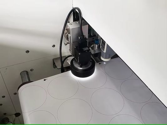 Coupeuse à découpe laser numérique à rouleaux à feuille avec vitesse de coupe maximale de 27 m/min et largeur maximale d'étiquette de 330 mm