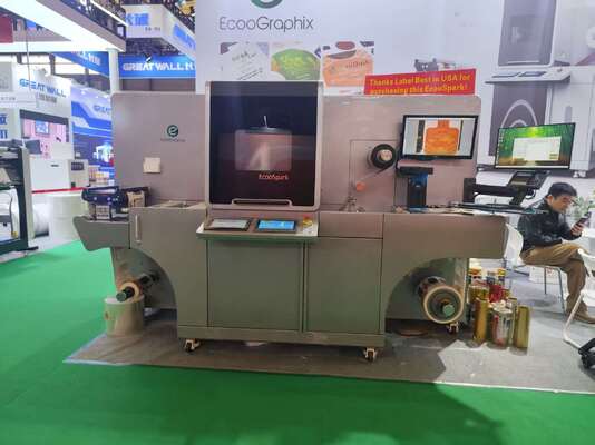 Machine d'impression et de laminage à froid de vernis UV à rotation numérique