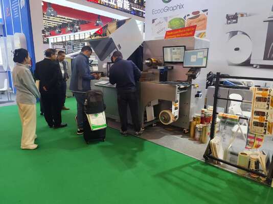 Machine d'impression et de laminage à froid de vernis UV à rotation numérique