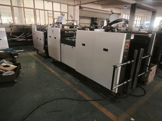 Laminateur automatique à film thermique précoulé à haute efficacité avec une largeur maximale de 1080 mm et une vitesse de 10 à 60 m/min