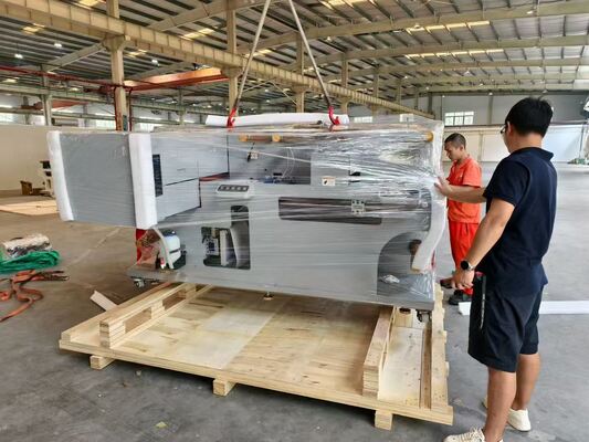 Machine d'impression d'étiquettes numériques, de dorure et de découpe tout-en-un