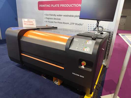 Machine de plaque CTP de gravure laser d'impression flexographique numérique de 0,4 m²/h avec une taille de gravure maximale de 1270 x 900 mm et une technologie d'écran numérique 3D