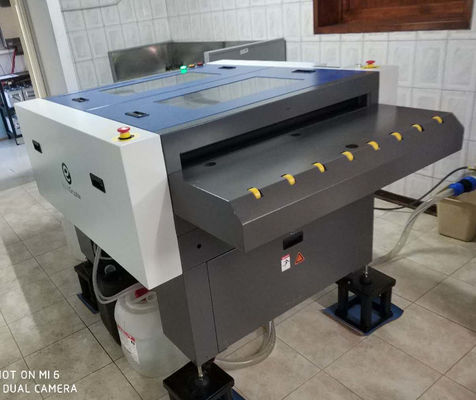 Machine de prétirage excentrée favorable à l'environnement de plat de PCT