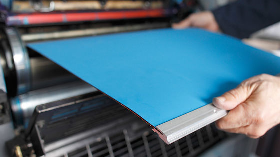 Couverture d'impression résistante aux UV avec surface micro-moulée et poli pour l'impression