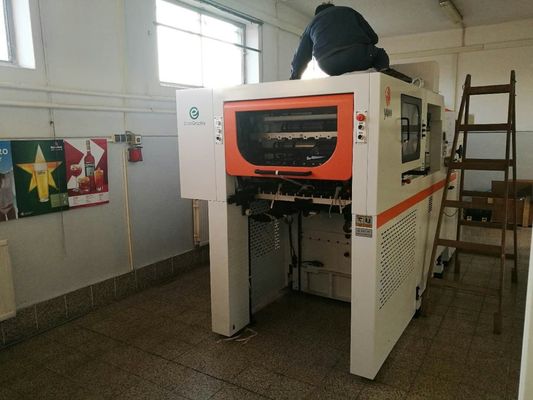feuille de 760×520mm emboutissant la machine de découpage pour le gaufrage en refief de carton