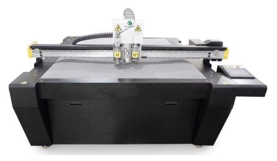 ECOO 1316 Coupeuse numérique à planche pour différents panneaux ondulés