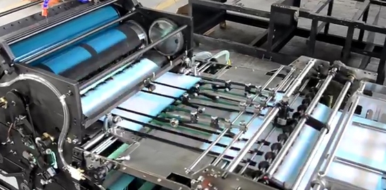 Machine automatique à vernis UV à grande vitesse pour l'impression et l'emballage Ecoo CF-620A