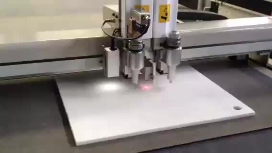 L'écran tactile à grande vitesse de contrôle de mouvement meurent coupeur pour l'emballage